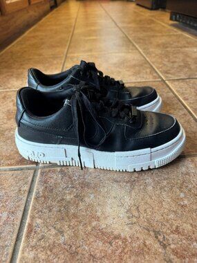 Women's Nike Air Force 1 Pixel Sneakers